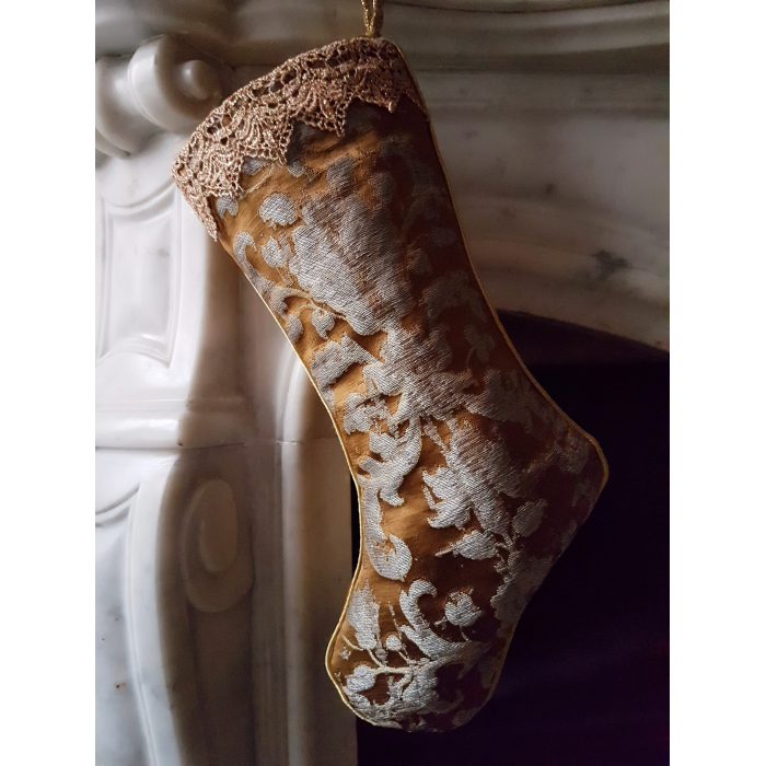 Chaussette de Noël Fait Main en Tissu Jacquard de Soie Rubelli Les Indes Galantes Bronze et Argent