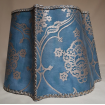 Abat Jour Florentin Tissu Imprimé à la Main Fortuny Veronese Bleu et Or